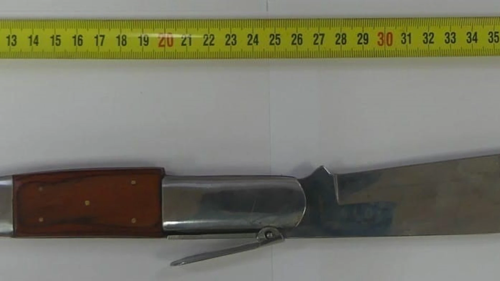 Cuchillo de grandes dimensiones usado en una pelea en una discoteca de Dos Hermanas, en Sevilla. POLICÍA NACIONAL