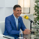 El presidente del Gobierno, Pedro Sánchez durante una entrevista con la Cadena Ser este jueves en La Moncloa