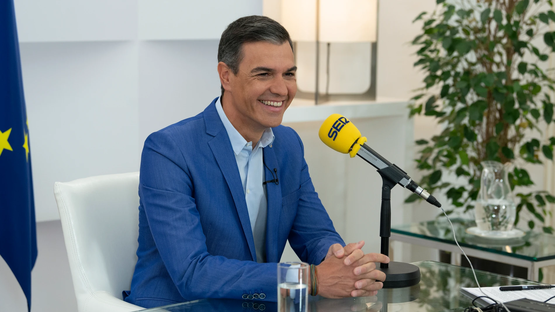 El presidente del Gobierno, Pedro Sánchez durante una entrevista con la Cadena Ser este jueves en La Moncloa