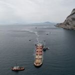Imagen del buque granelero “OS35”, varado en la costa al Este de Gibraltar. EFE/Gobierno de Gibraltar