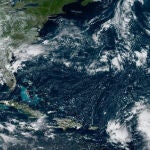Imagen satelital cedida por la Oficina Nacional de Administración Oceánica y Atmosférica de Estados Unidos (NOAA), a través del Centro Nacional de Huracanes (NHC), del huracán Danielle