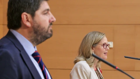El presidente de la Comunidad, Fernando López Miras, y la vicepresidenta primera del Gobierno central y ministra de Asuntos Económicos y Transformación Digital, Nadia Calviño