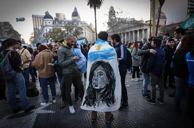 El atentado fallido contra Cristina Kirchner se convierte en un arma política del peronismo