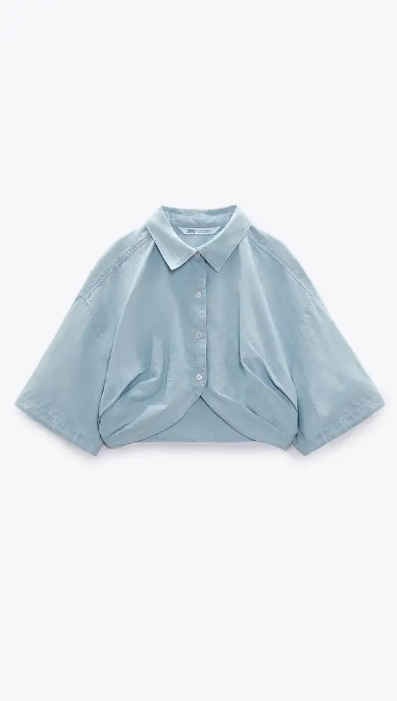 Camisa crop denim.