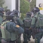 Registro en una vivienda de Marbella durante la detención de dos capos del tráfico internacional de cocaína