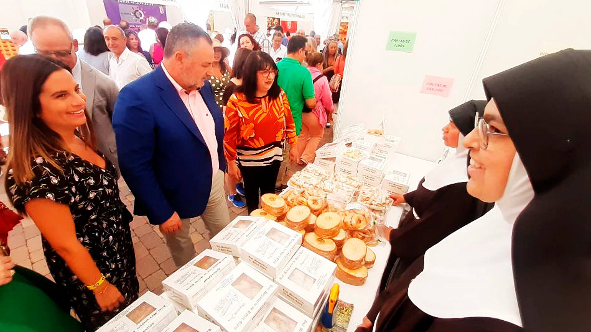 El presidente la Diputación de León, Eduardo Morán, inaugura la XV Feria del Dulce de Benavides de Órbigo (León)
