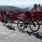 Enric Mas suelta a Supermán López y a Vine en los últimos metros de la subida a Sierra Nevada