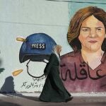 Un mural que homenajea a la periodista de Al Jazeera Shireen Abu Akleh, asesinada el 15 de mayo