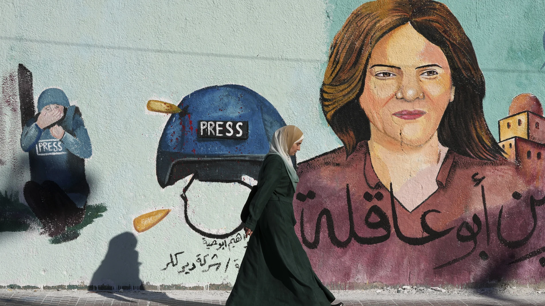Un mural que homenajea a la periodista de Al Jazeera Shireen Abu Akleh, asesinada el 15 de mayo
