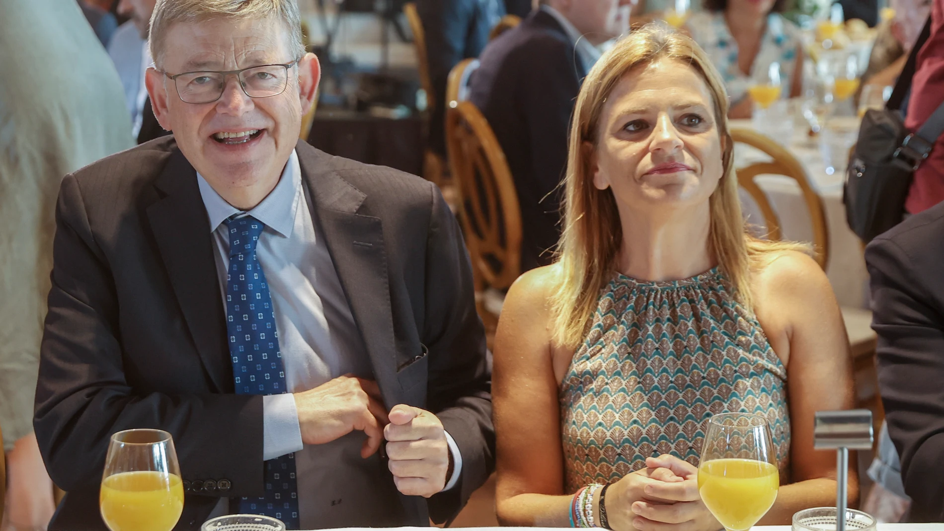 El president de la Generalitat, Ximo Puig, (en la imagen, junto a la delegada del Gobierno en la Comunitat, Pilar Bernabé)