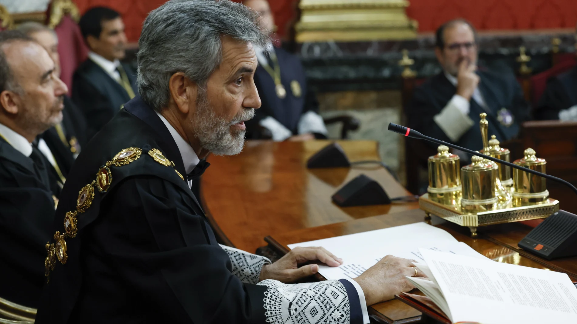 El presidente del Tribunal Supremo y del Consejo General del Poder Judicial, Carlos Lesmes, ayer durante la toma de posesión del nuevo fiscal general del Estado