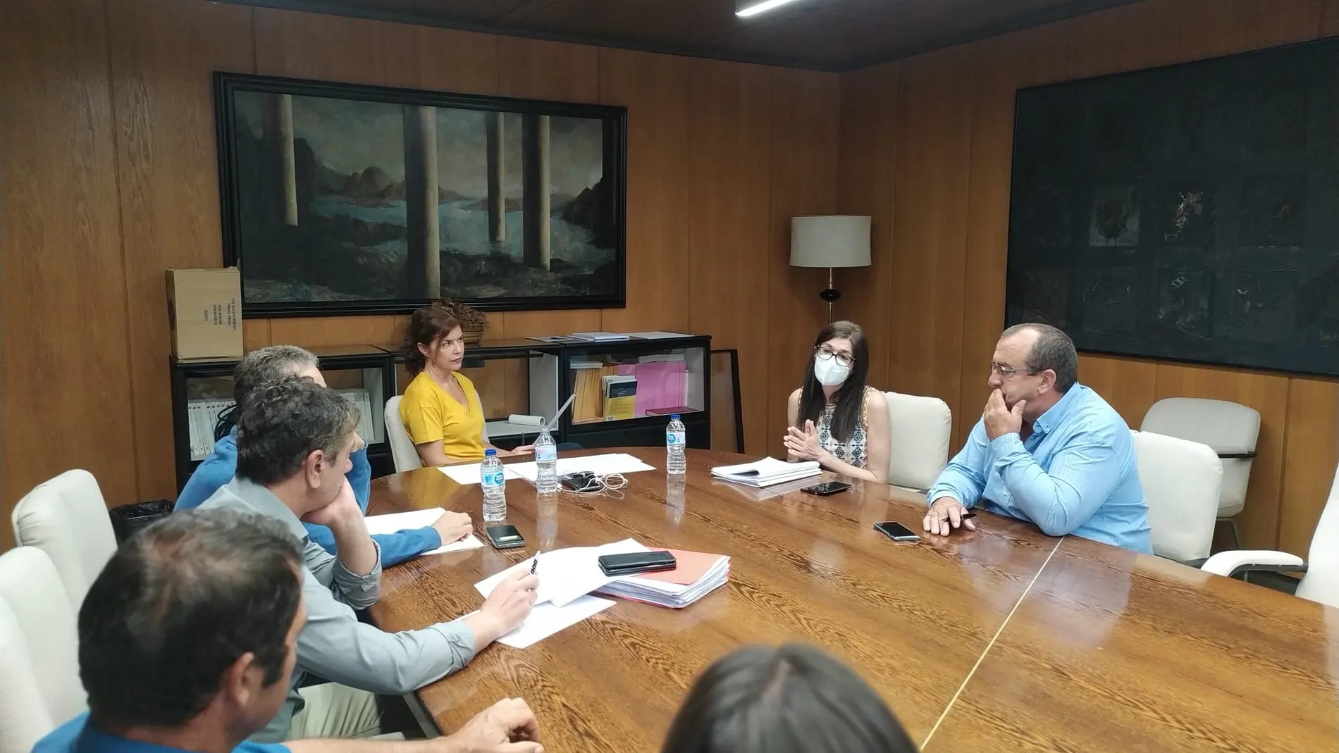 La delegada territorial de la Junta en Zamora, Clara San Damián, se reúne con las opas para explicarlas el nuevo reparto de alimentos