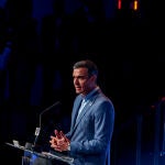 El presidente del Gobierno, Pedro Sánchez, interviene en la presentación del libro del exministro de Sanidad, Salvador Illa