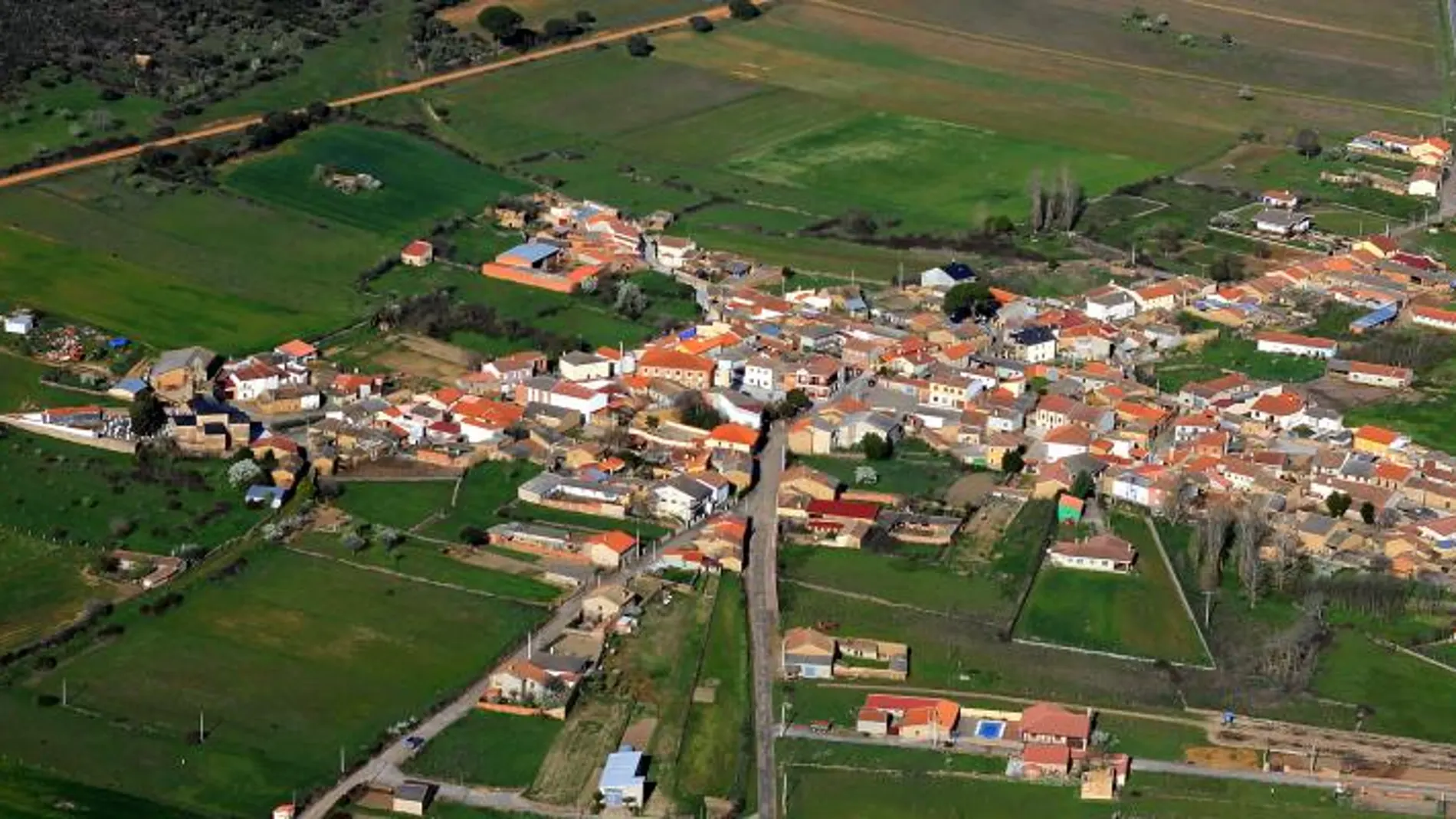 Panorámica de Perilla de Castro (Zamora) epicentro de este terremoto de 3,5 en la escala Ritcher que ha sacudido a 28 municipios leoneses y zamoranos