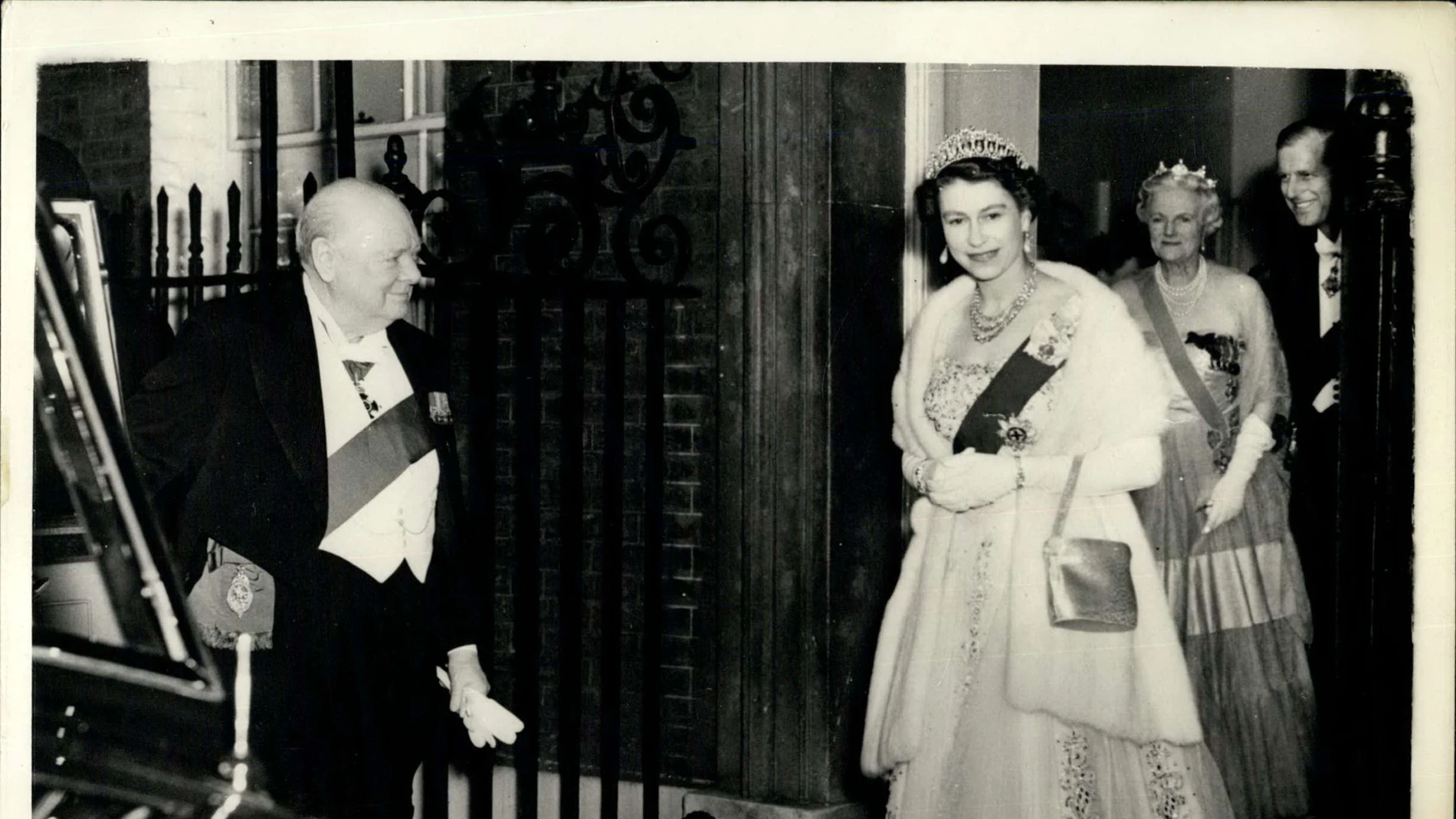 Winston Churchill y la reina Isabel II en 1955