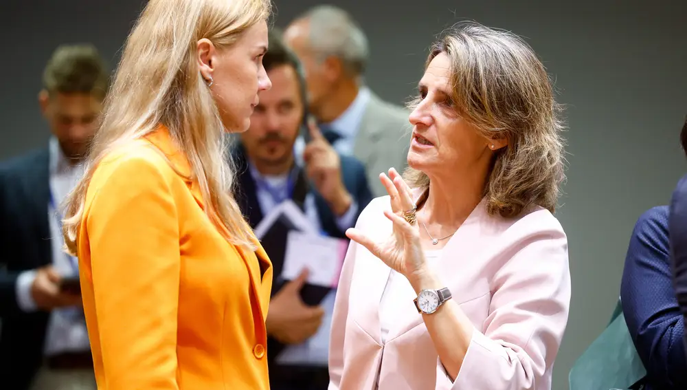 La ministra española de Transición Ecológica, Teresa Ribera, con la comisaria europea de Energía, Kadri Simson, en Bruselas, en una imagen de archivo