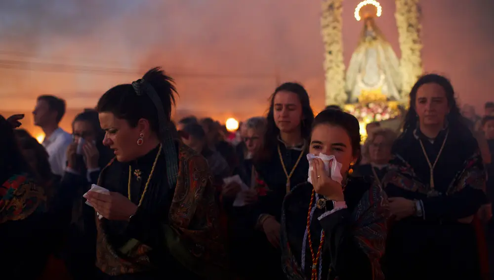 Procesión del fuego de la virgen de peña hora en Humanes de Mohernando