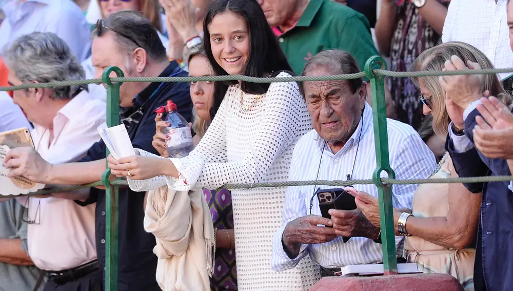Victoria Federica asiste al tercer festejo taurino de la Feria de la Virgen de San Lorenzo de Valladolid.EFE/NACHO GALLEGO