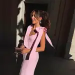 Rocío Osorno con vestido rosa de Massimo Dutti.