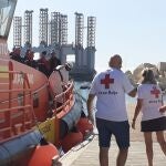Cinco adultos y un menor rescatado en una patera en Alicante