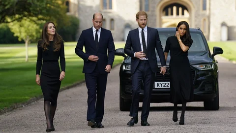 Los hijos del Rey Carlos III, Guillero y Harry y sus esposas, Kate y Meghan