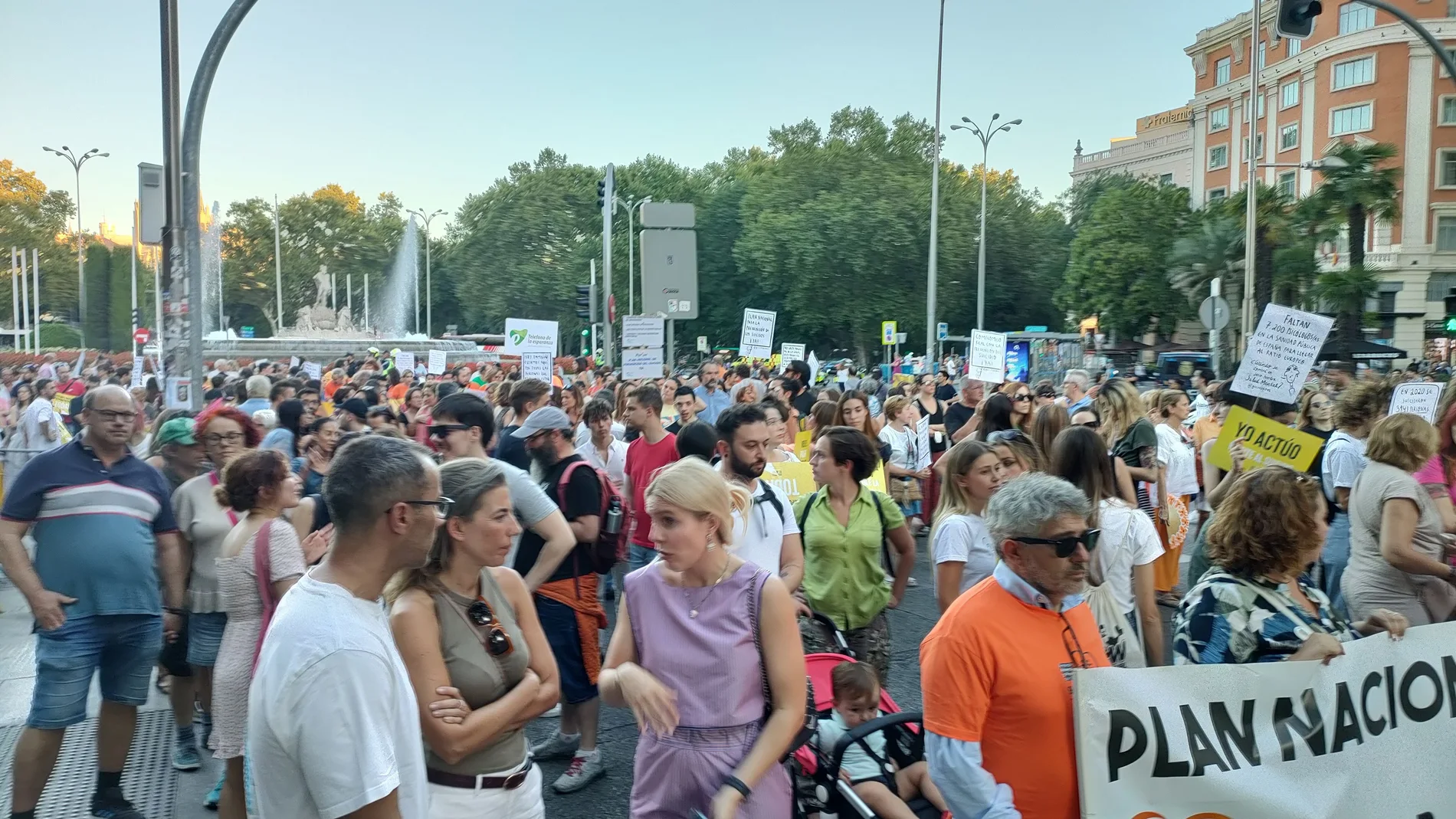 Manifestación celebrada en Madrid de La Barandilla y Stop Suicidios para concienciar sobre esta dura realidad