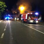 Extinguido en Ponferrada un incendio en un camión cargado de pacas de paja y aparcado frente a una gasolinera