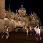 Turistas en las torres de la Catedral de Salamanca