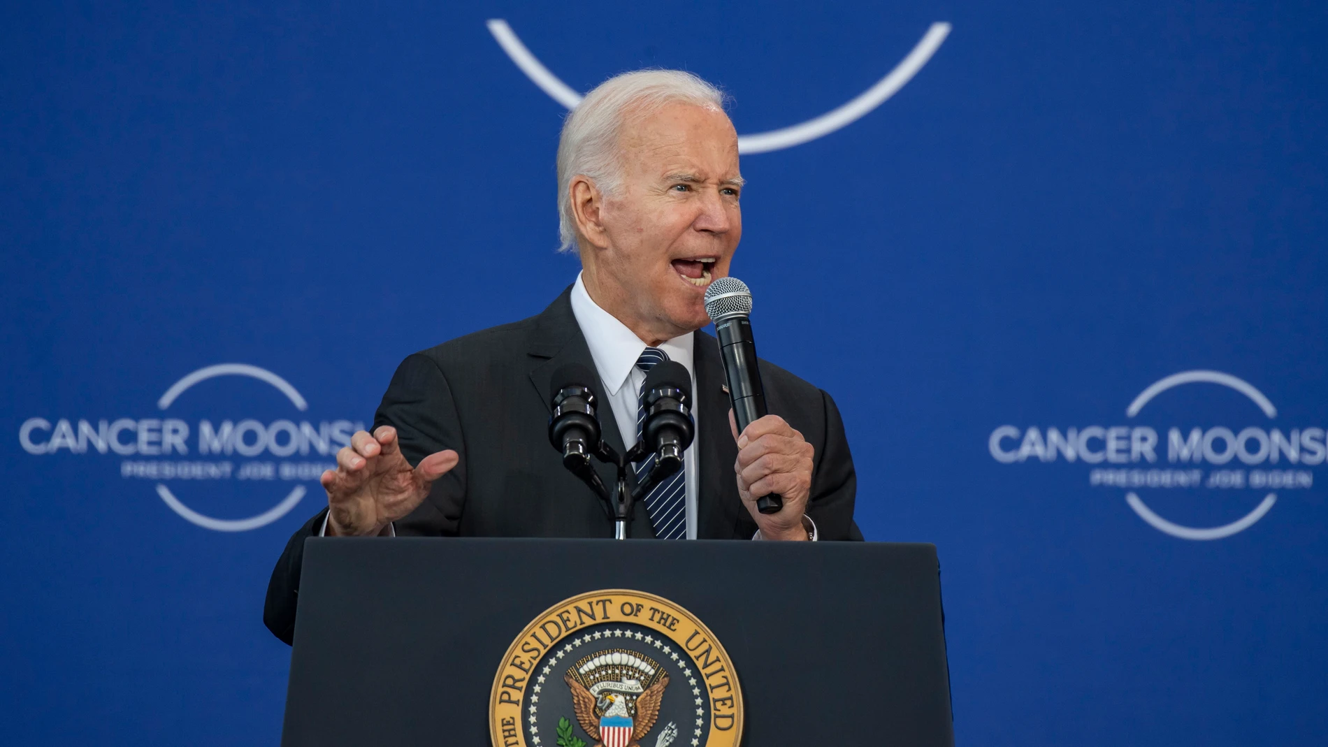 El presidente Joe Biden aseguró que aún no había llamado a Carlos III