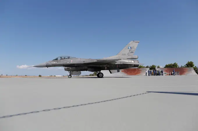 Investigan piezas “falsificadas” en un F-16 que pudieron provocar la muerte de un piloto estadounidense