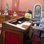 El alcalde de Burgos, Daniel de la Rosa, preside la reunión del equipo de Gobierno municipal (PSOE-Cs) para planificar el curso político