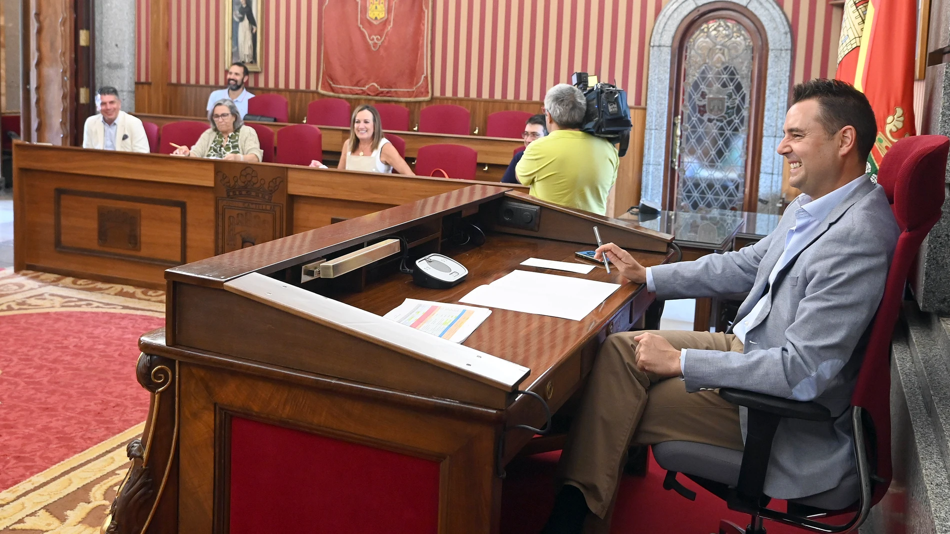 El alcalde de Burgos, Daniel de la Rosa, preside la reunión del equipo de Gobierno municipal (PSOE-Cs) para planificar el curso político