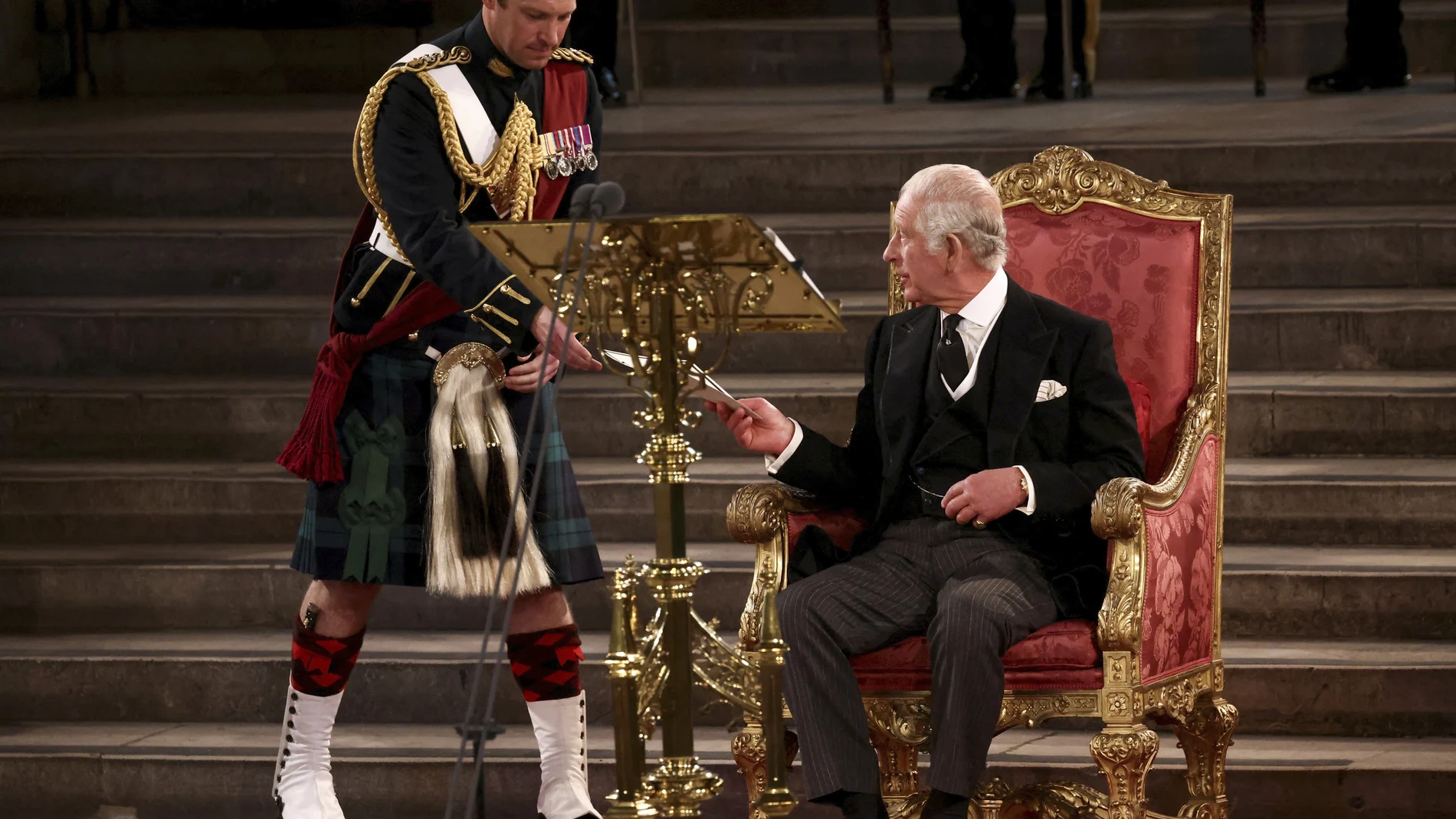 El rey Carlos III junto a Major Jonnhy