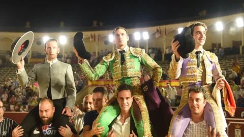 Imagen de Molina y Hernández a hombros