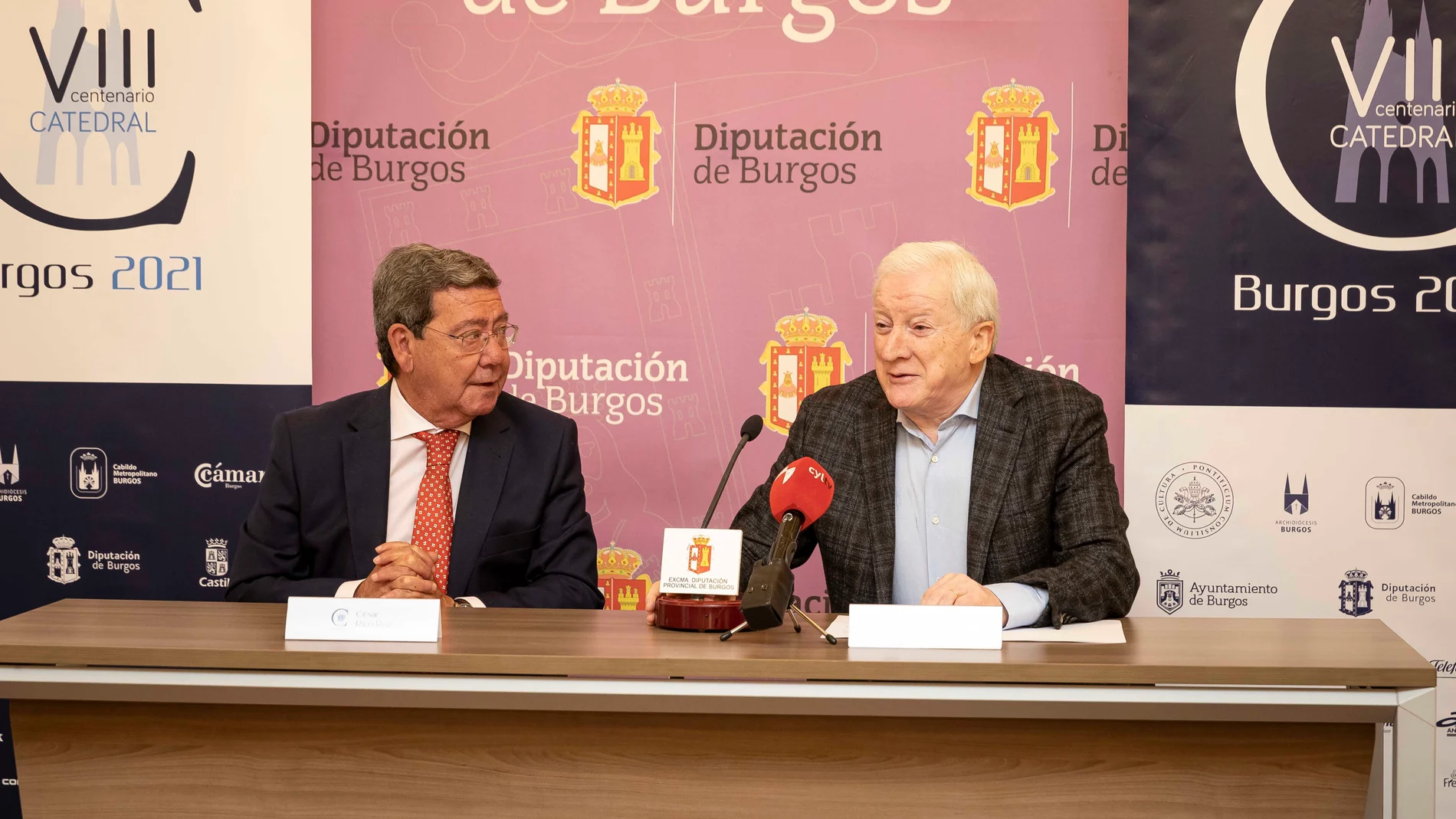César Rico, presidente de la Diputación Provincial, y Antonio Miguel Méndez Pozo, vicepresidente de la Fundación VIII Centenario de la Catedral. Burgos 2021, presentan la actividad