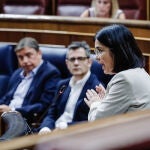 La ministra de Sanidad, Carolina Darias, interviene durante una sesión plenaria en el Congreso de los Diputados