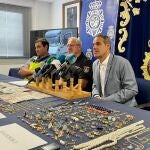 Rueda de prensa relativa a la detención de tres personas que se dedicaban a robar con fuerza en varios domicilios de la provincia de Cádiz