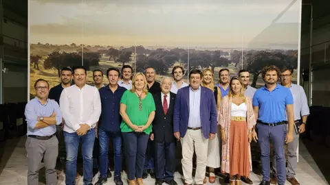 Los participantes en la reunión celebrada en la sede de la Consejería en la calle Tabladilla