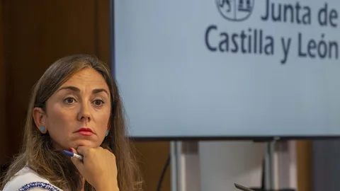 La consejera de Movilidad y Transformación Digital, María González Corral, presenta el decreto aprobado por la Junta que regula el Mapa de Ordenación del Transporte de Castilla y León