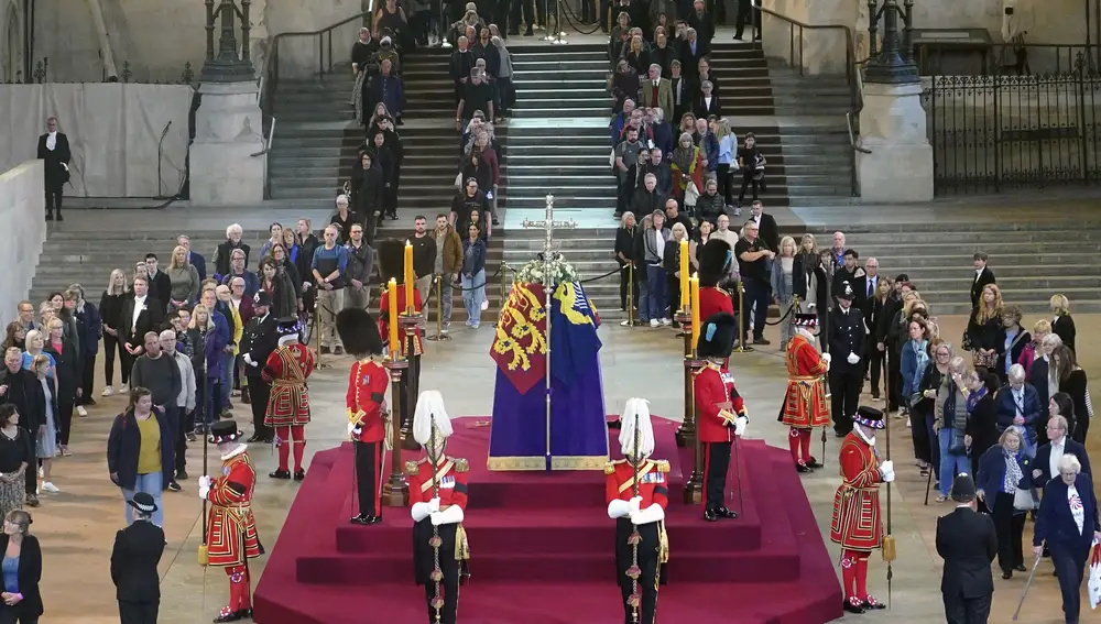 Directo: Heathrow suspenderá parte de sus vuelos el lunes por respeto a Isabel II