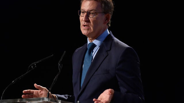El presidente del PP, Alberto Núñez Feijóo, interviene durante la conferencia inaugural de la segunda edición de 'Avanza', el foro de Empresa Familiar, en el Auditorio y Centro de Congresos Víctor Villegasa, a 16 de septiembre de 2022, en Murcia (España).
