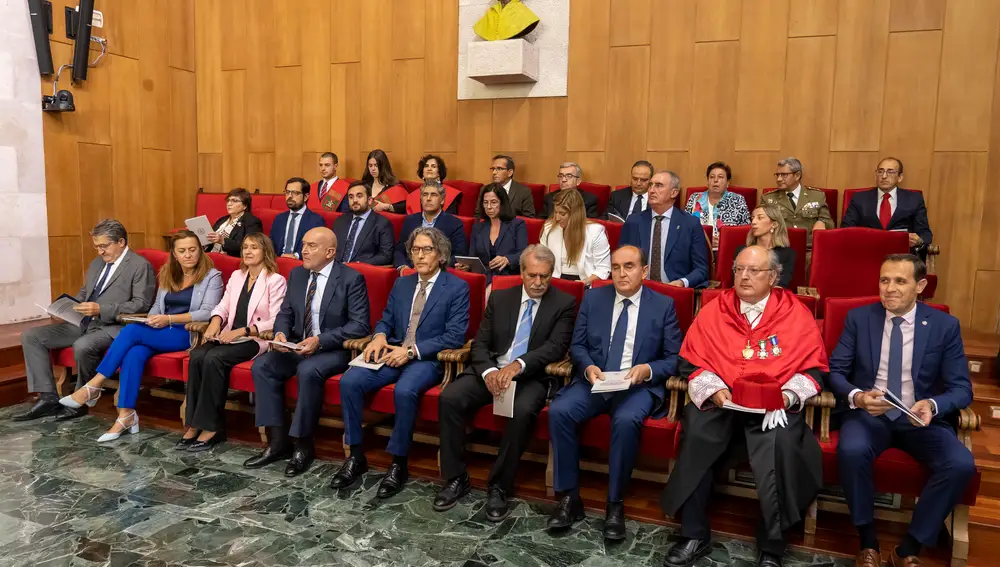 Autoridades asistentes al acto de apertura del curso académico de las Universidades de Castilla y León 2022-2023