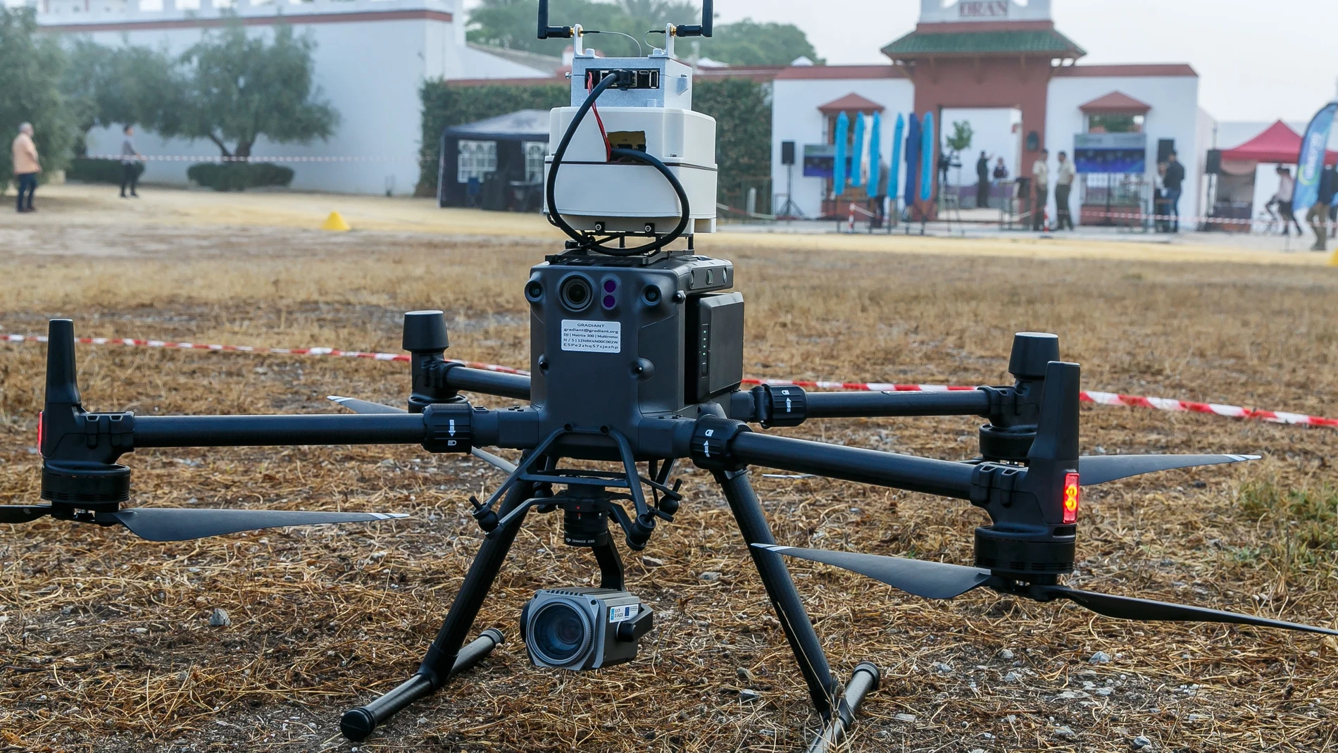 Uno de los drones presentes en el evento nacional Unvex, celebrado en Fibes. JAIME MARTÍNEZ