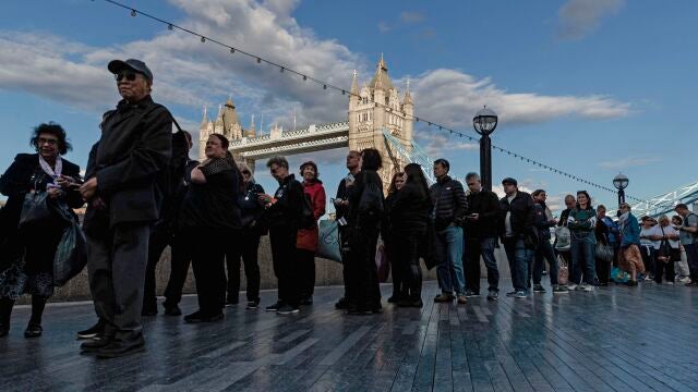 Fila para entrar en la capilla ardiente de la reina Isabel II en Londres