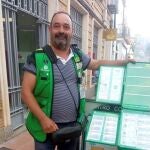 Alejandro Chamorro, vendedor de la ONCE que ha repartido el premio en Valverde del Camino (Huelva). ONCE