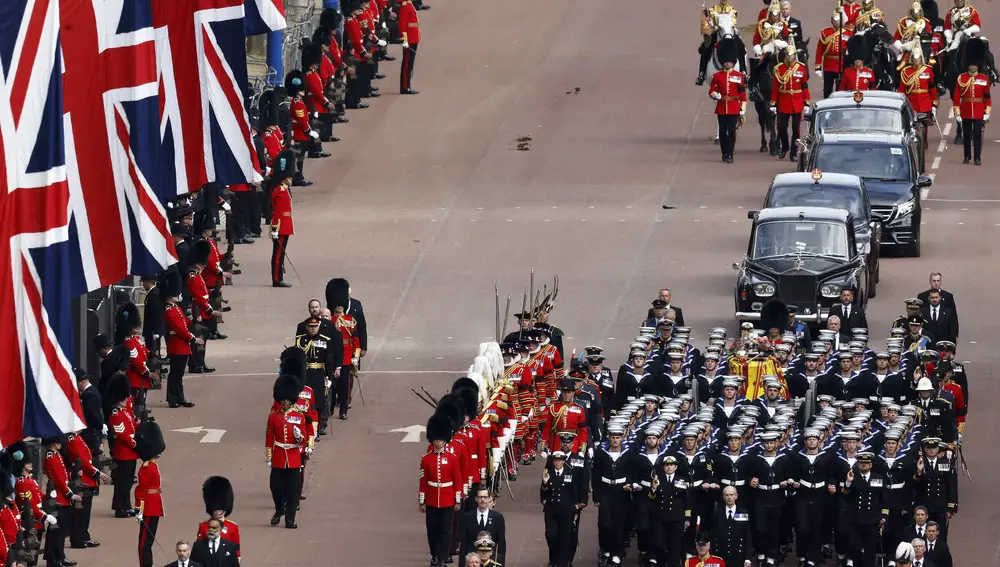 Queen Elizabeth II's funeral cortege borne on the State Gun Carriage of the Royal Navy travels along The Mall in London, Monday, Sept. 19, 2022. (Chip Somodevilla/Pool Photo via AP)