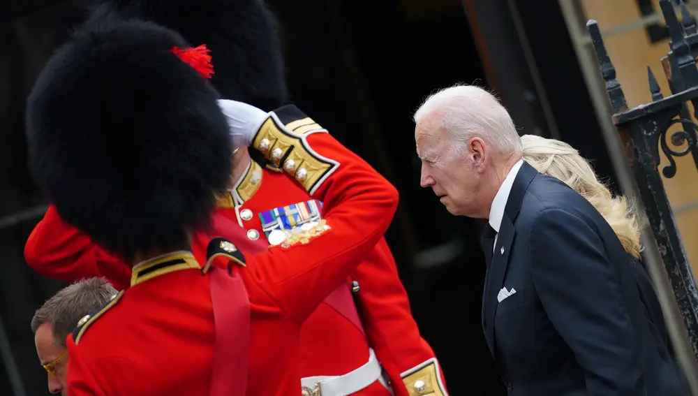El presidente de Estados Unidos, Joe Biden, llega al funeral de Estado de la reina Isabel II, celebrado en la Abadía de Westminster