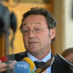 El fiscal General del Estado, Álvaro García Ortiz, atiende a los medios antes del inicio de la Junta General de la Fiscalía Especial Antidroga, en el Pazo de Mariñán, a 19 de septiembre de 2022, en Bergondo, A Coruña, Galicia (España