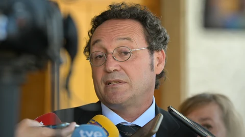 El fiscal General del Estado, Álvaro García Ortiz, atiende a los medios antes del inicio de la Junta General de la Fiscalía Especial Antidroga, en el Pazo de Mariñán, a 19 de septiembre de 2022, en Bergondo, A Coruña, Galicia (España