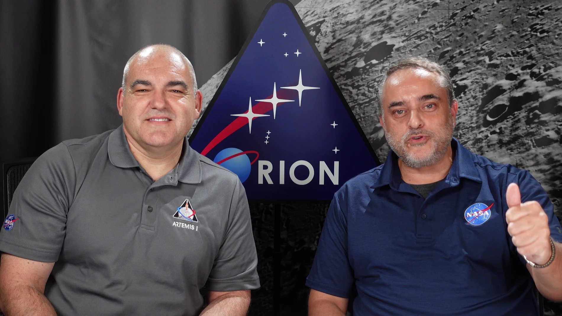 Los ingenieros de la NASA Eduardo García Llama y Carlos García-Galán en su vídeo al colegio Nuestra Señora del Carmen. EDUARDO GARCÍA LLAMA/CARLOS GARCÍA